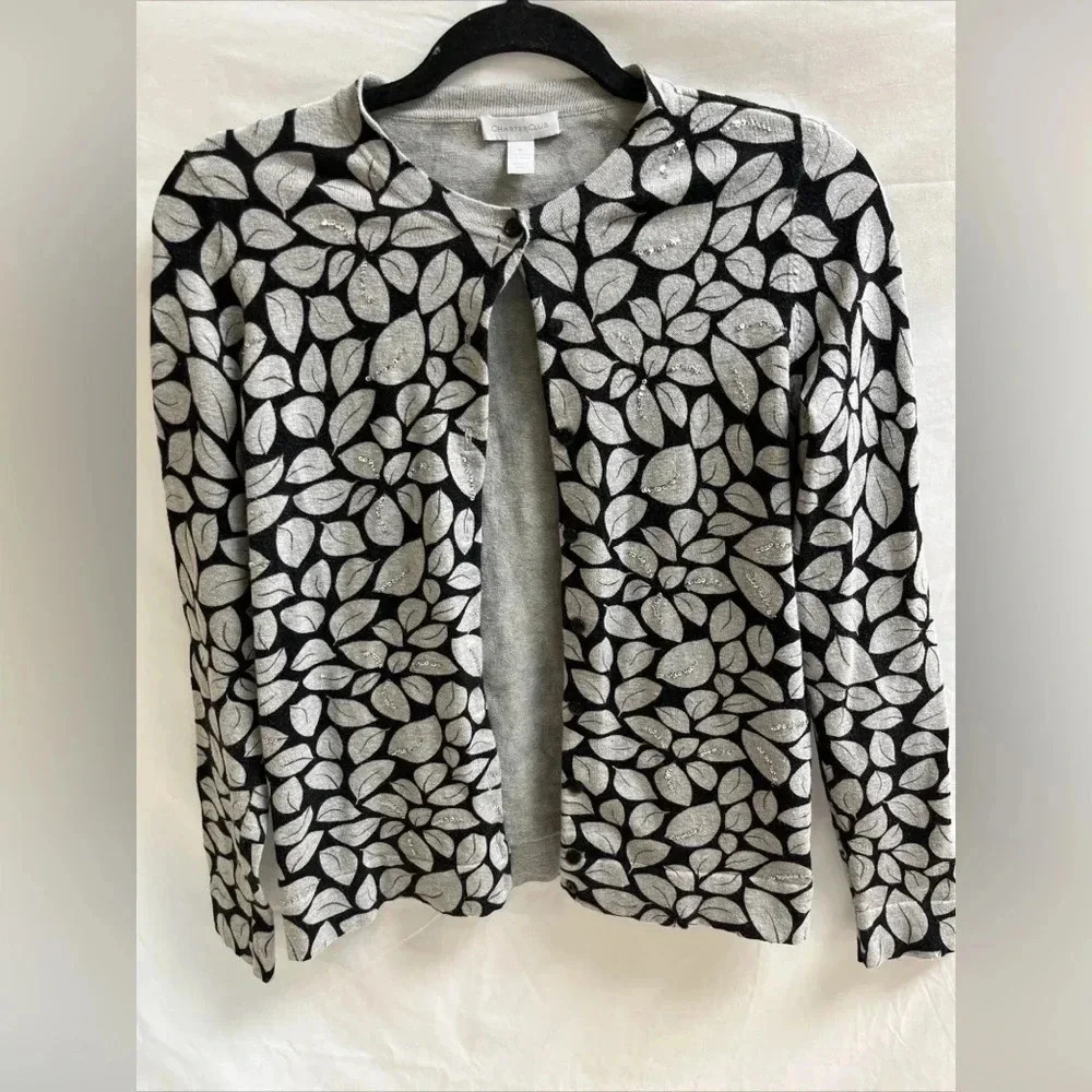 Charter club women’s size medium long sleeve black and gray Leaf design  weater